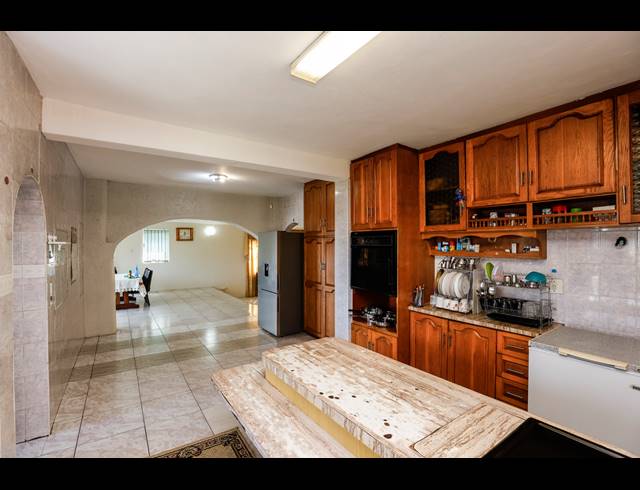 4 BEDROOM HOUSE FOR SALE IN NEWLANDS WEST